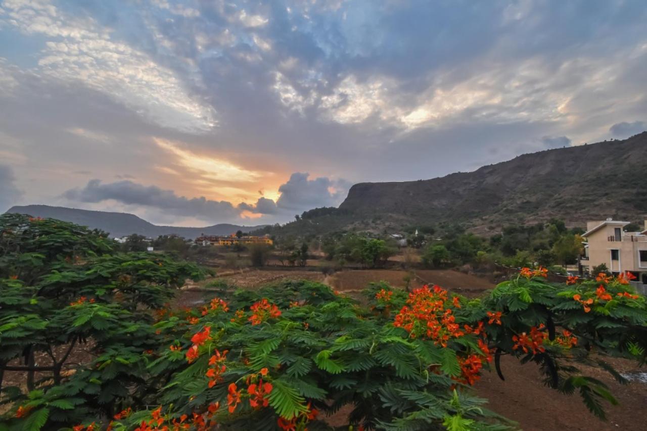 Empyrean Stay Ll 3Bhk Ll Jaguar Villa Ll Ac Ll Pvt Pool Ll Luxury Lonavala Luaran gambar
